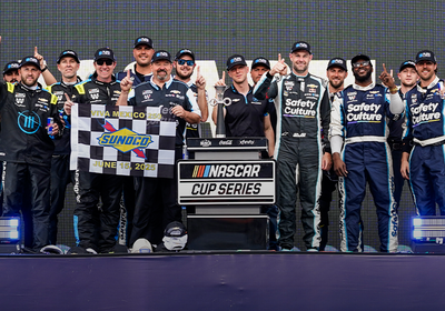 Imagen: Shane van Gisbergen Makes History in Mexico with NASCAR Cup Series Victory